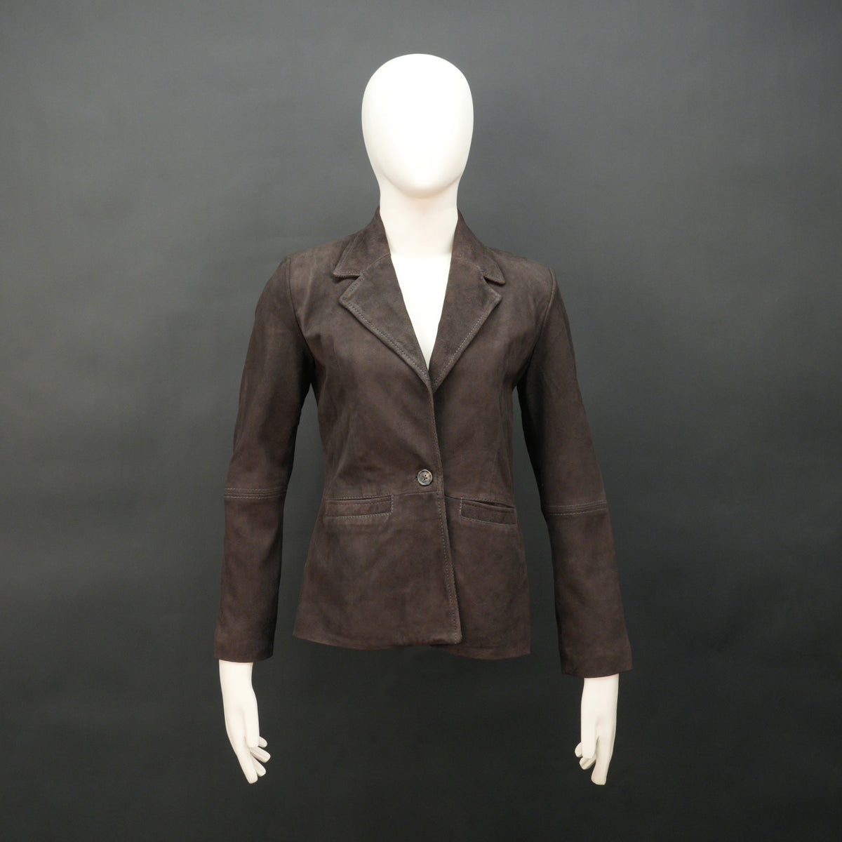Bruné #Desiderio #WomenLeatherJacket #SuedeLeather #WomensOuterwear #LeatherFashion #StylishJacket #PremiumLeather #WinterStyle