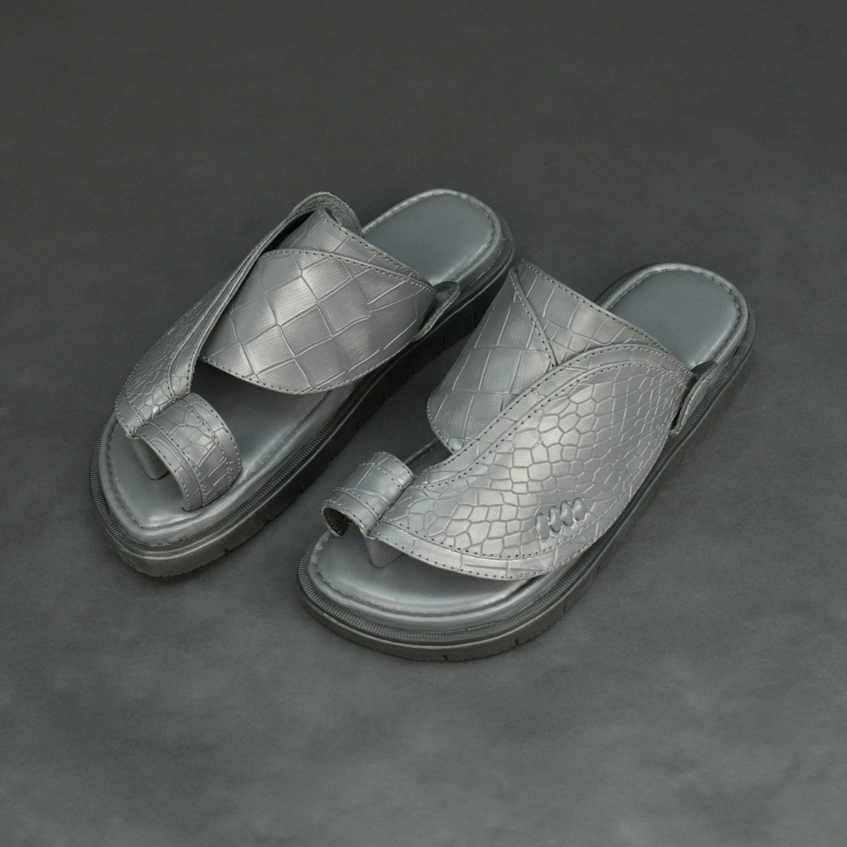 Arabic Chappal Croco Print
#Desiderio #DesiderioShoes #ArabicChappal #CrocoPrint #MensFootwear #LeatherShoes #TraditionalFootwear #PremiumFootwear
