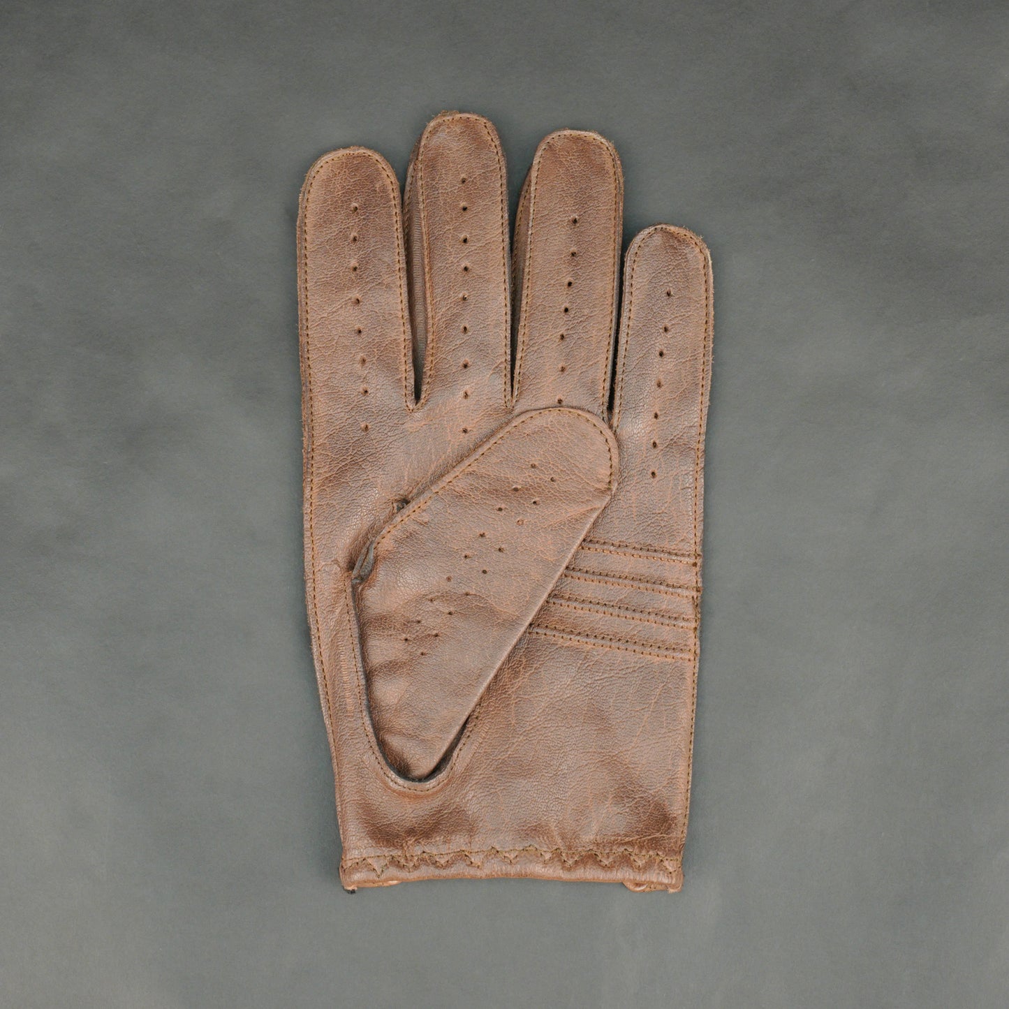 Kid Buffalo Brown Driving Gloves – Premium Breathable Grip Gloves
#Desiderio #DesiderioShoes #DrivingGloves #KidBuffaloLeather #GenuineLeather #MensAccessories #PremiumLeather #GripGloves