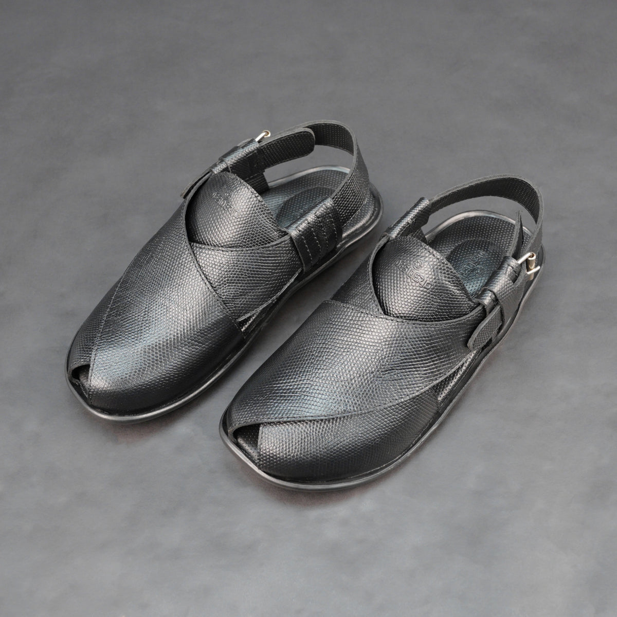 Leather Peshawari #Desiderio #LeatherPeshawari #BlackLeather #PeshawariChappal #GenuineLeather #MensFootwear #TraditionalFootwear #LeatherShoes