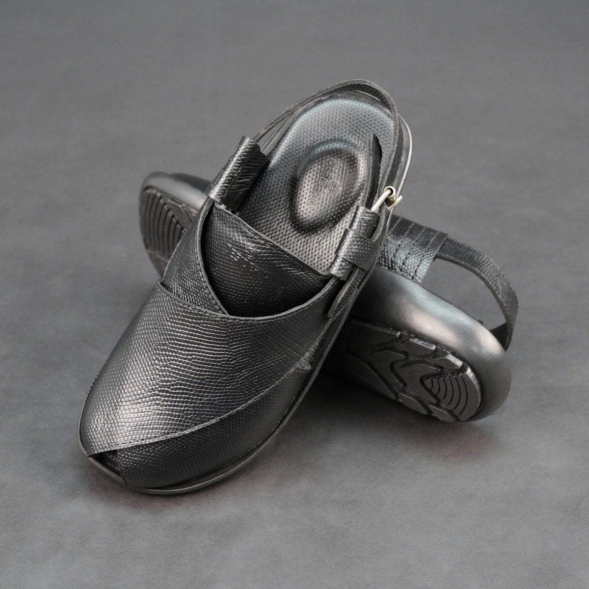Leather Peshawari #Desiderio #LeatherPeshawari #BlackLeather #PeshawariChappal #GenuineLeather #MensFootwear #TraditionalFootwear #LeatherShoes