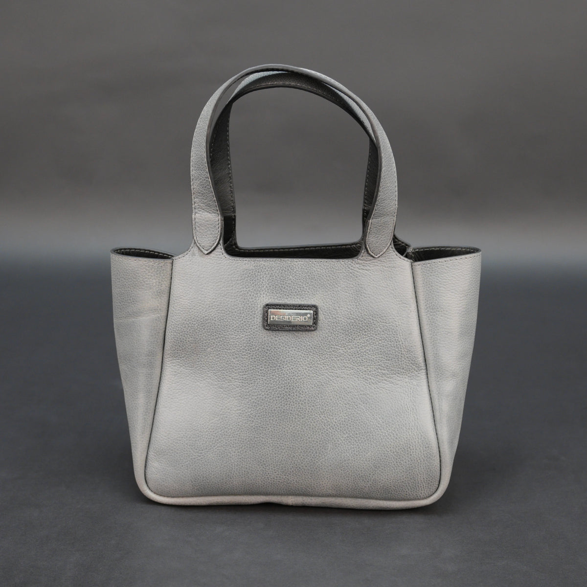 Medium-Sized Grey Leather Hand Bag with Top Handle #Desiderio #DesiderioBags #GenuineLeather #LeatherBag #HandBag #TopHandleBag #WomensBag #LeatherAccessories