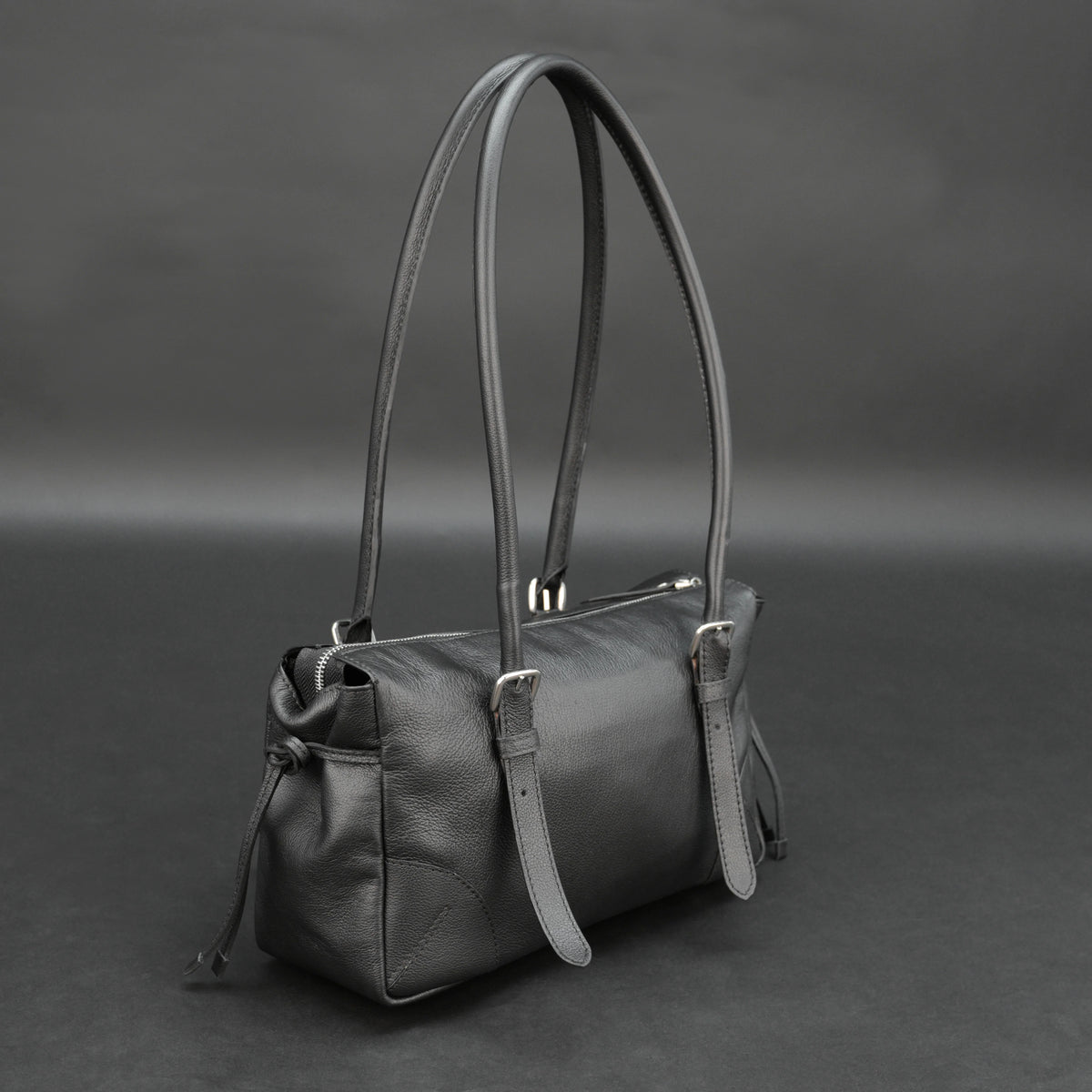 Medium-Sized Black Leather Hand & Shoulder Bag #Desiderio #DesiderioBags #GenuineLeather #LeatherBag #HandBag #ShoulderBag #WomensBag #LeatherAccessories