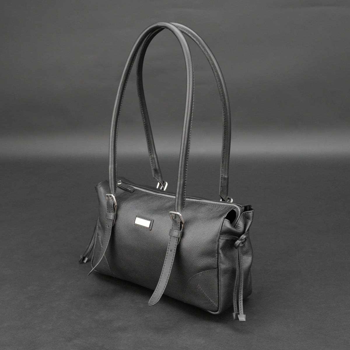 Medium-Sized Black Leather Hand & Shoulder Bag #Desiderio #DesiderioBags #GenuineLeather #LeatherBag #HandBag #ShoulderBag #WomensBag #LeatherAccessories