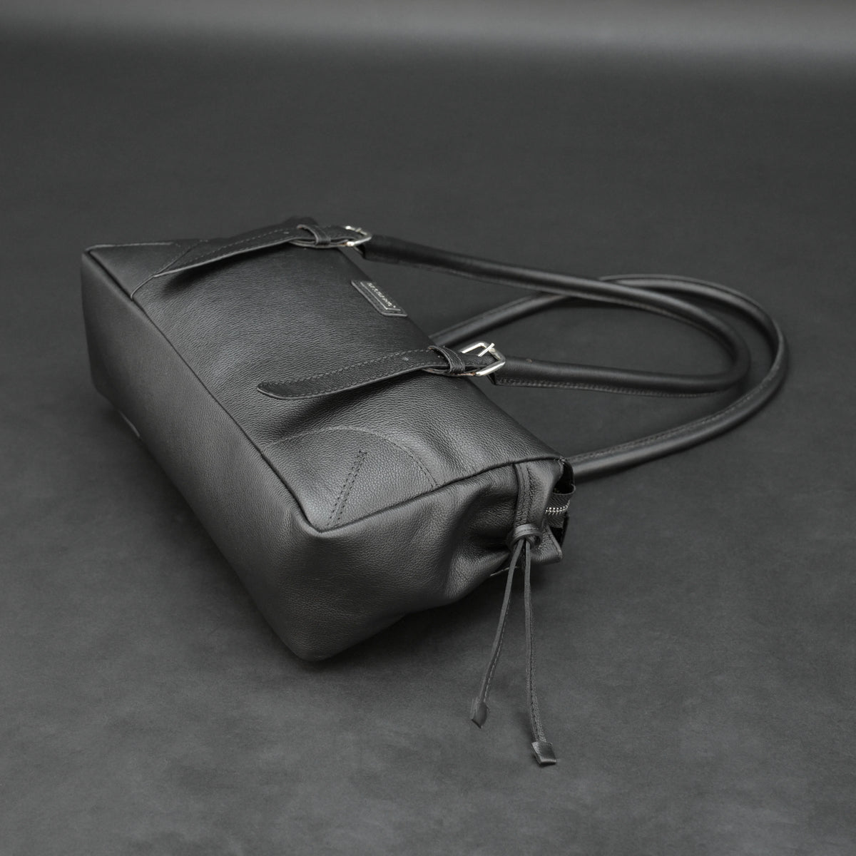 Medium-Sized Black Leather Hand & Shoulder Bag #Desiderio #DesiderioBags #GenuineLeather #LeatherBag #HandBag #ShoulderBag #WomensBag #LeatherAccessories