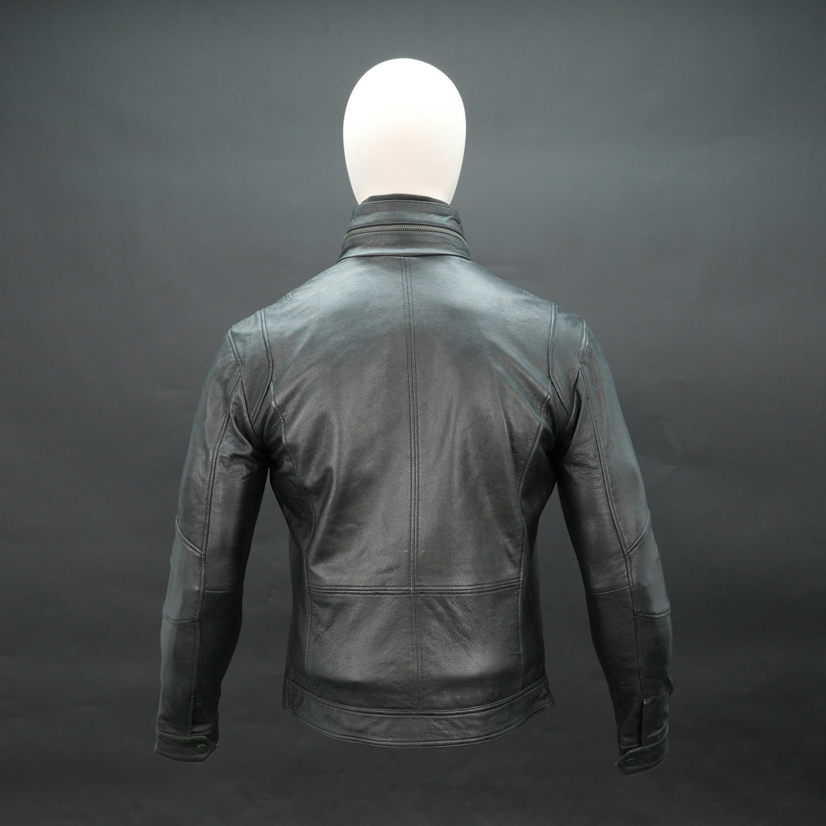 Men’s Black Leather Biker Jacket with Quilted Shoulders & Flap Pockets
#Desiderio #LeatherJacket #BikerJacket #MotoJacket #MensFashion