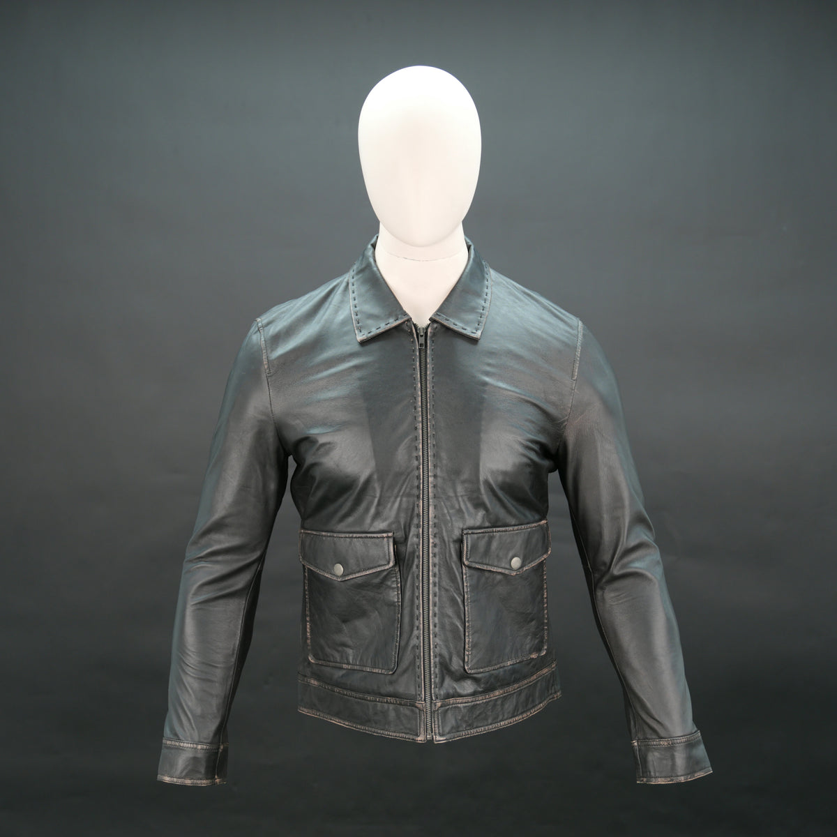 Men's Black Leather Zip-Up Bomber Jacket with Flap Pockets
#Desiderio #LeatherJacket #BomberJacket #MensFashion #Outerwear