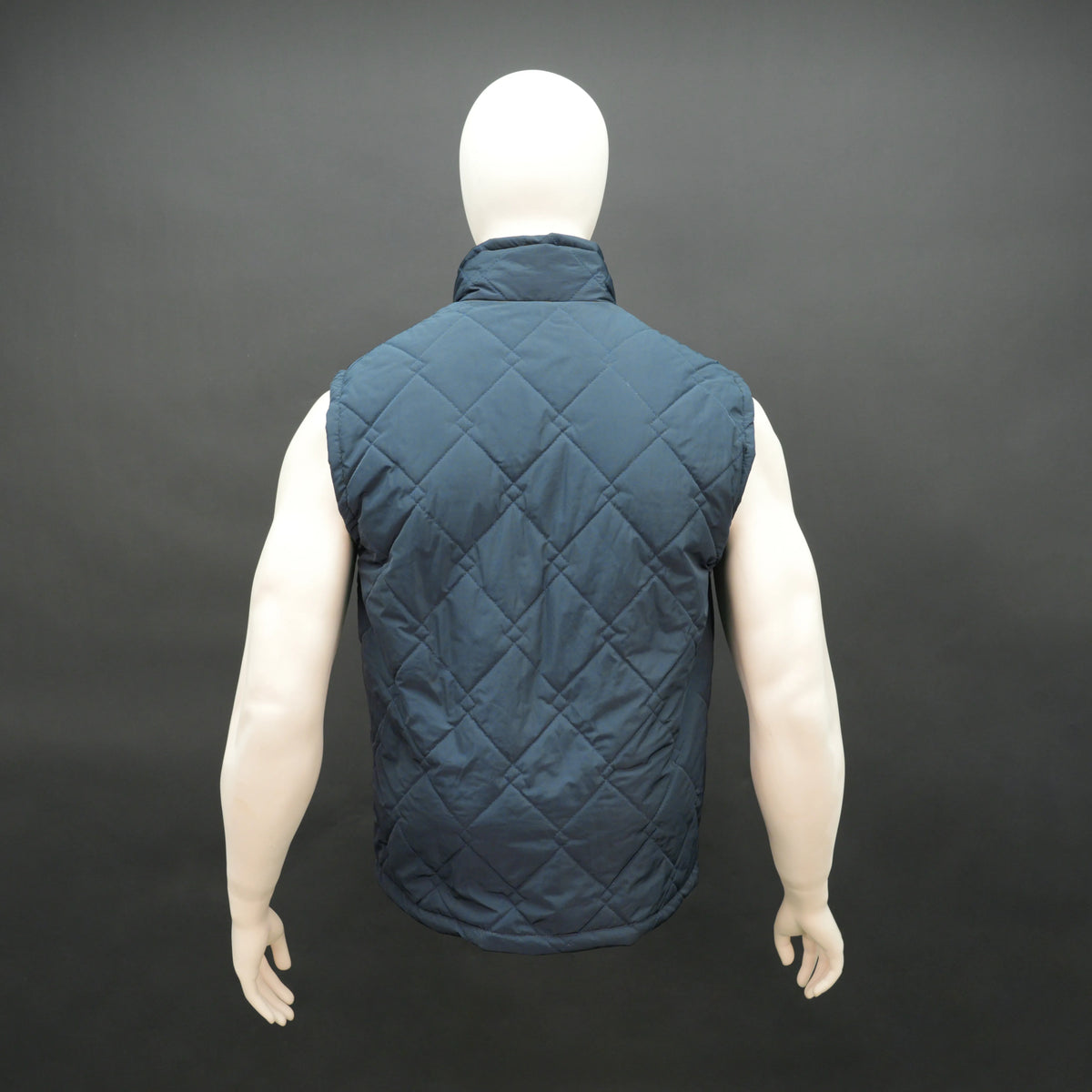 Men's Double Diamond Pattern Puffer Vest Gilet #Desiderio #DesiderioFashion #DoubleDiamondPattern #PufferVest #QuiltedGilet #MensOuterwear #WinterStyle #MensFashion
