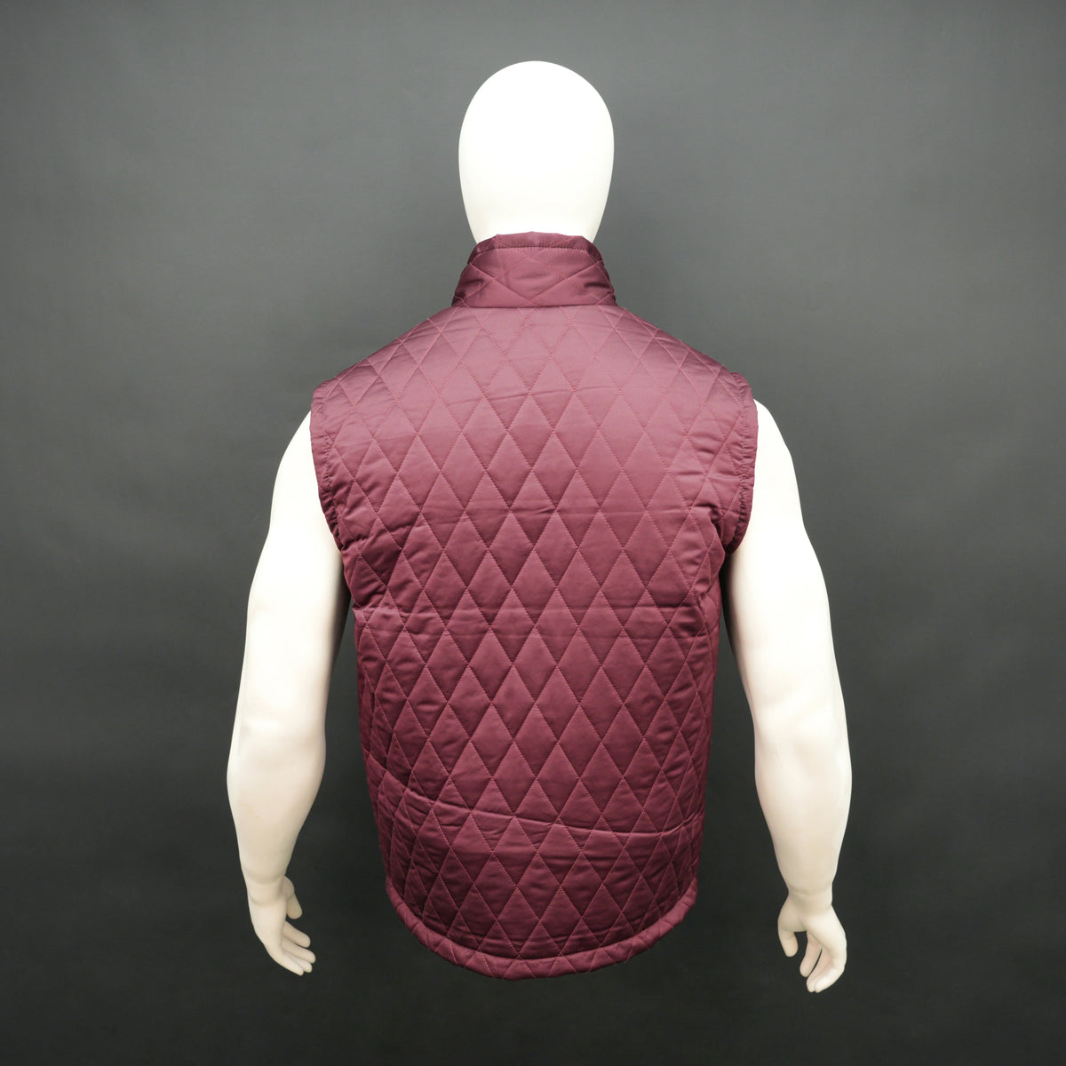 Men's Lightweight Diamond Pattern Puffer Vest Gilet #Desiderio #DesiderioFashion #PufferVest #DiamondPattern #MensOuterwear #LightweightWear #WinterStyle #MensFashion