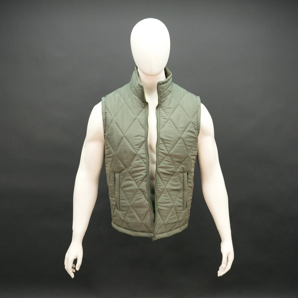 Men's Lightweight Diamond Quilted Puffer Gilet #Desiderio #DesiderioFashion #DiamondQuilted #PufferGilet #MensOuterwear #LightweightWear #WinterStyle #MensFashion