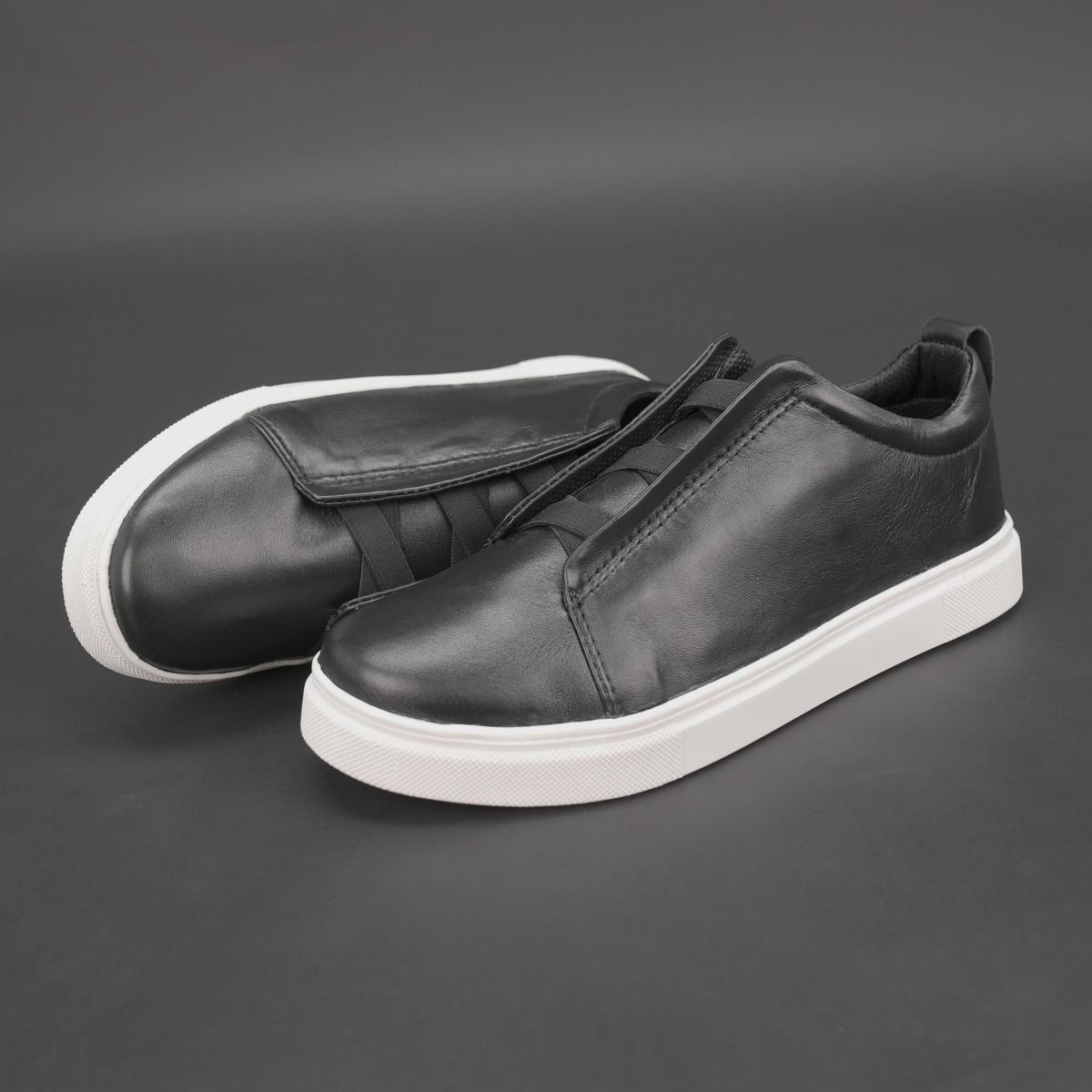 Real Leather Brando Sneakers
#Desiderio #DesiderioShoes #LeatherShoes #CasualShoes #SneakerShoes #MensFootwear #GenuineLeather #RealLeather