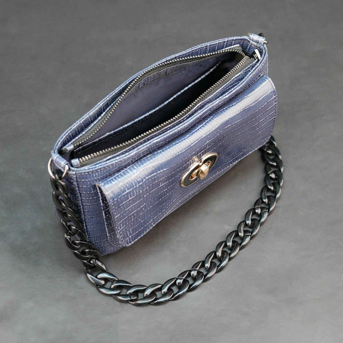 Real Leather Handbag with Metal Chain #Desiderio #LeatherHandbag #RealLeather #ChainBag #WomensHandbag #PremiumLeather #FashionAccessories