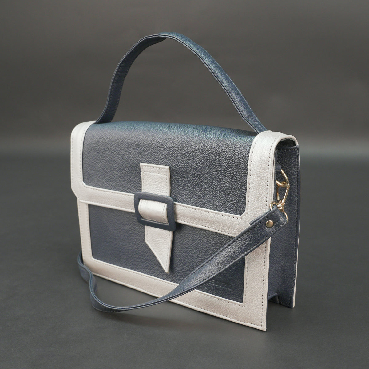 Real Leather Crossbody Hand Bag
#Desiderio #CrossbodyBag #GenuineLeather #LeatherHandbag #WomensHandbag #PremiumLeather #LuxuryAccessories