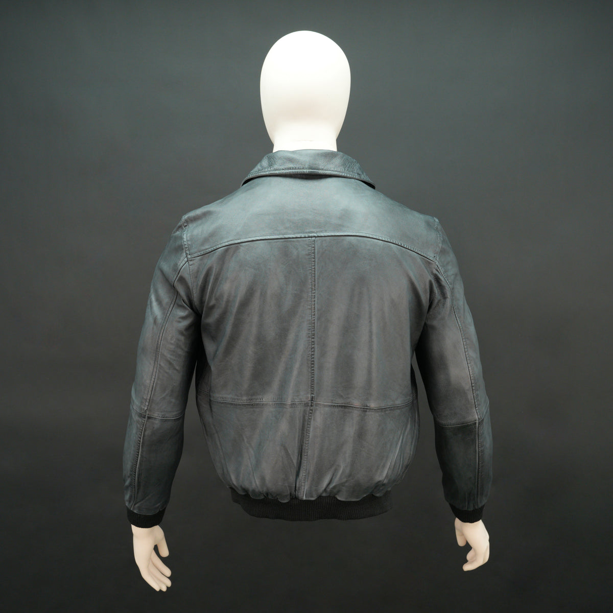 Real Leather Flap Pocket Jacket
#Desiderio #GenuineLeather #LeatherJacket #FlapPocketJacket #MensFashion #PremiumLeather #ClassicStyle #MensOuterwear