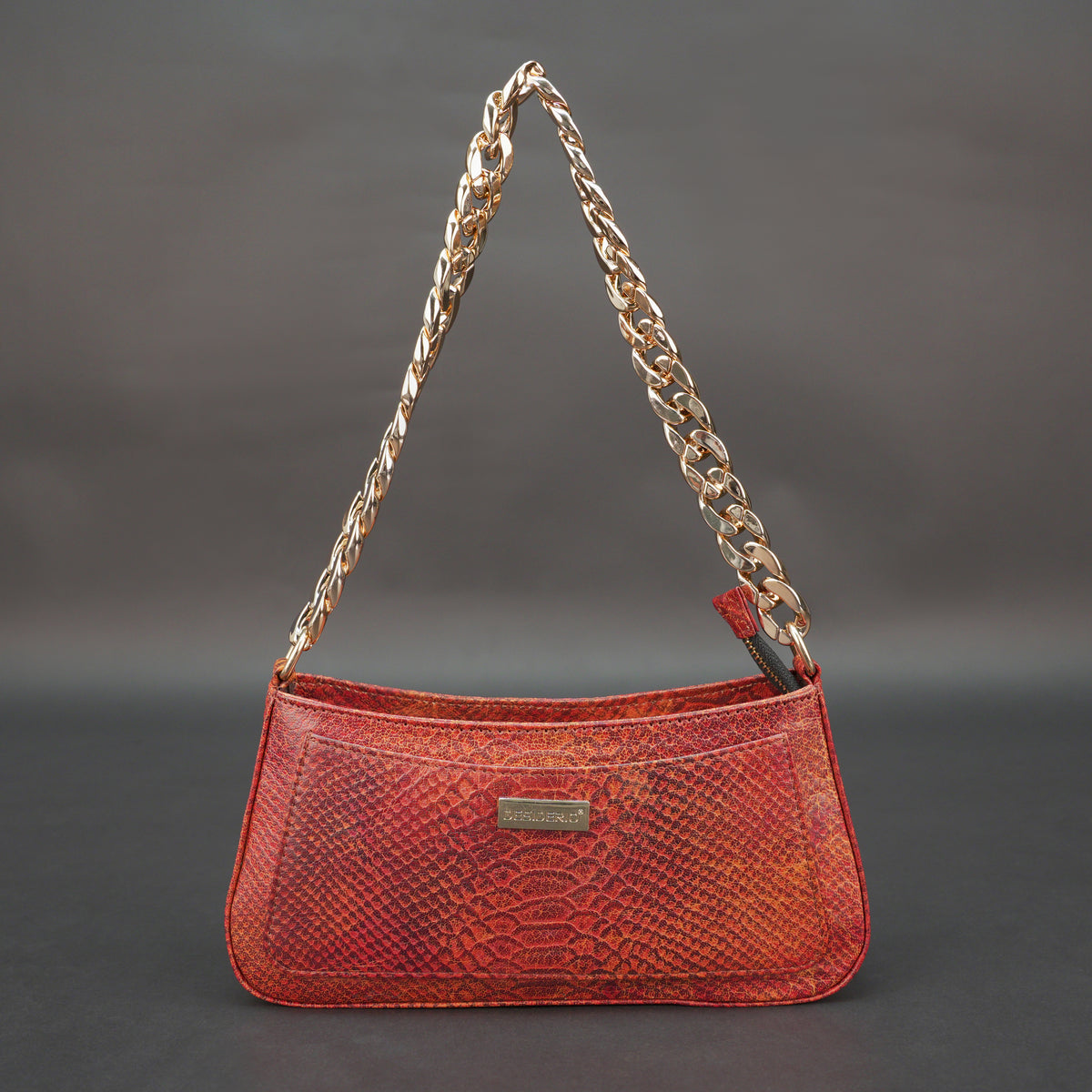 Real Leather Handbag With Gold Chain #Desiderio #LeatherHandbag #GenuineLeather #GoldChainBag #WomensHandbag #PremiumLeather #LuxuryAccessories