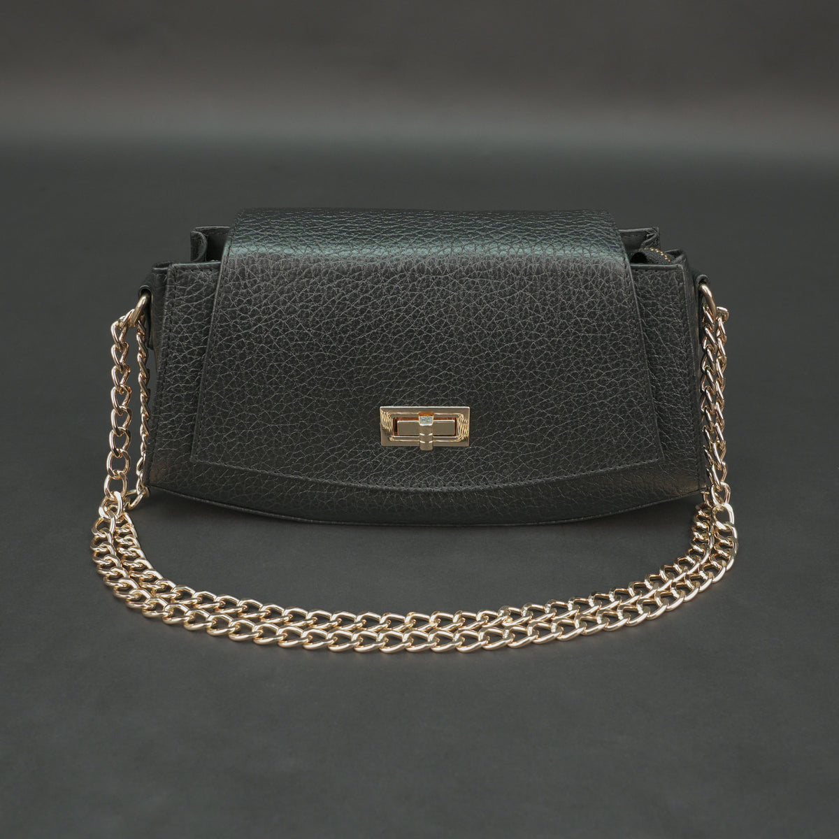 Real Leather Handbag With Brass Chain #Desiderio #LeatherHandbag #GenuineLeather #BrassChainBag #WomensBag #PremiumLeather #LuxuryAccessories