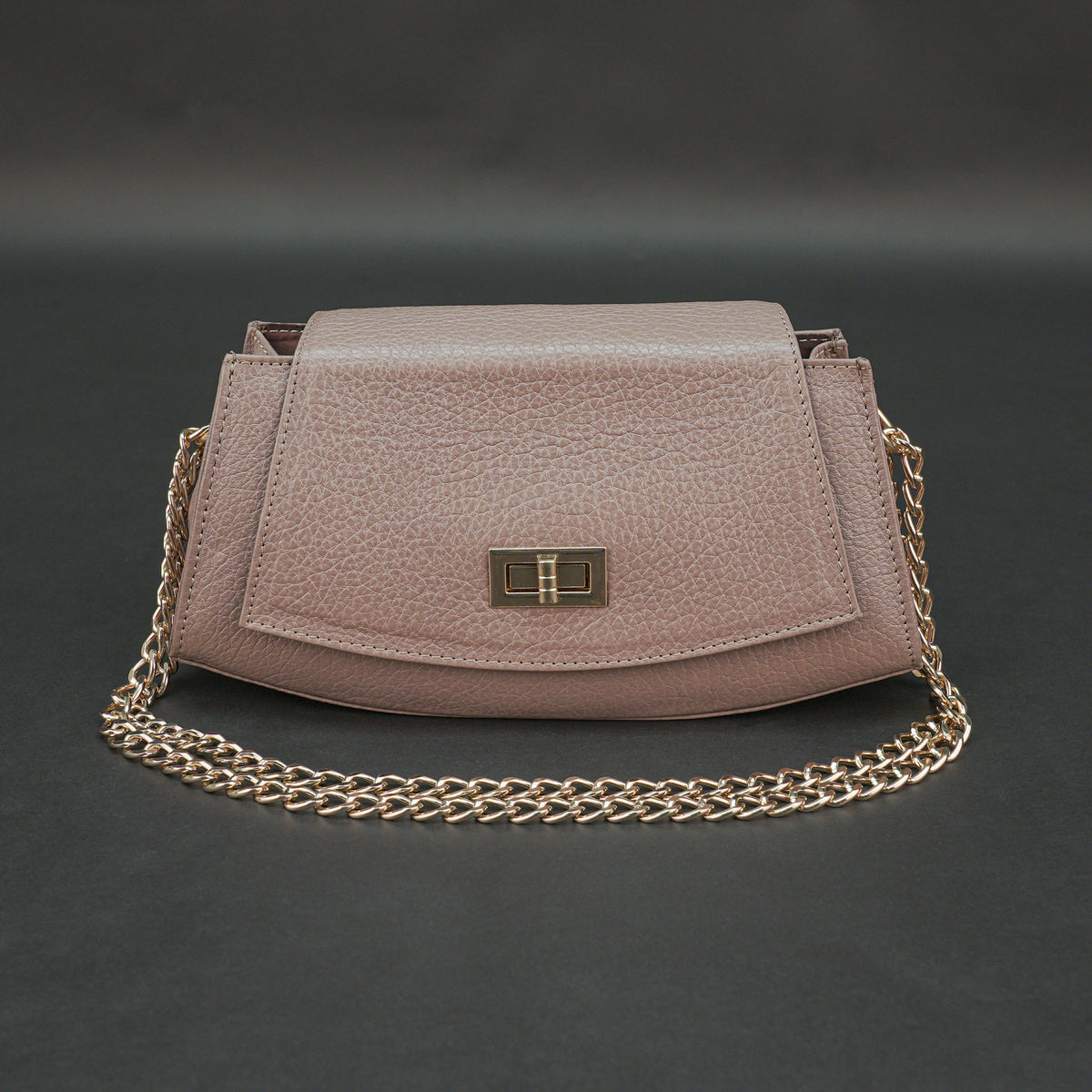 Real Leather Handbag With Brass Chain #Desiderio #LeatherHandbag #RealLeather #BrassChainBag #WomensHandbag #PremiumLeather #FashionAccessories
