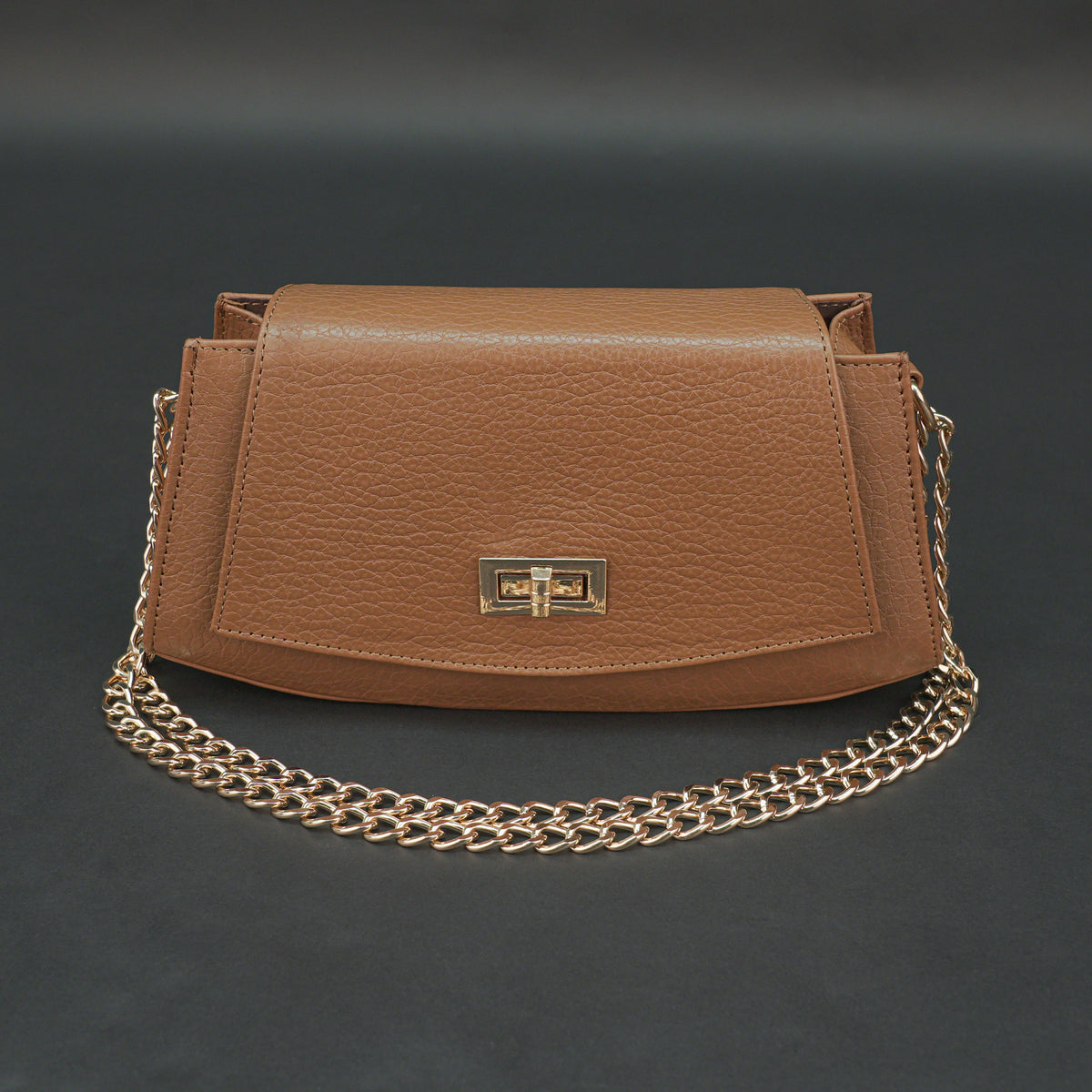 Real Leather Handbag With Brass Chain #Desiderio #LeatherHandbag #RealLeather #BrassChainBag #WomensHandbag #PremiumLeather #FashionAccessories