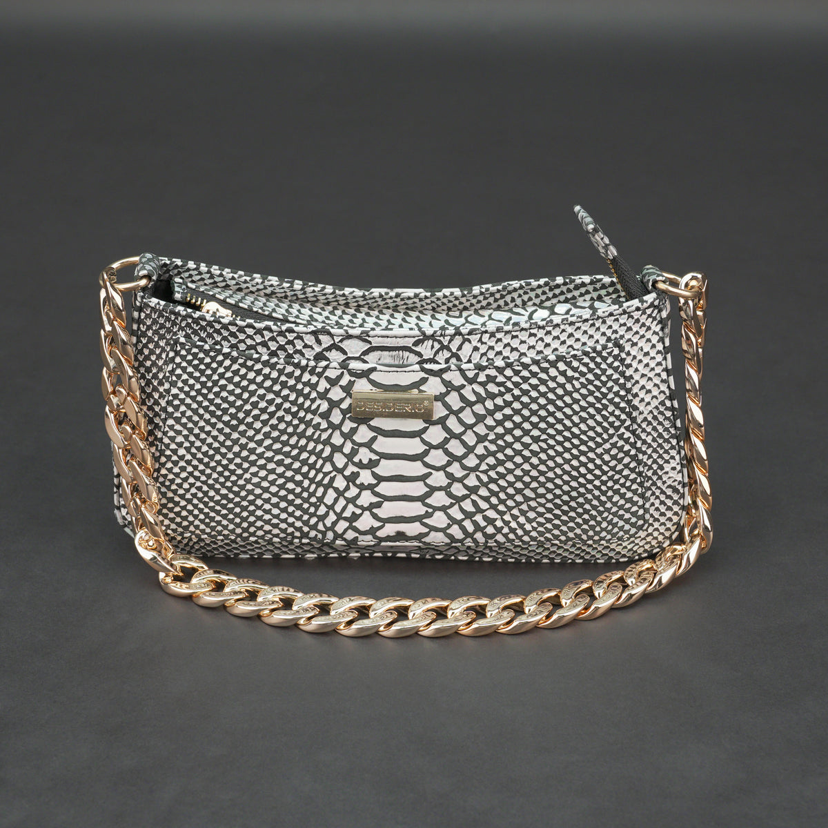 Real Leather Handbag With Gold Chain #Desiderio #LeatherHandbag #RealLeather #GoldChainBag #WomensBag #PremiumLeather #FashionAccessories