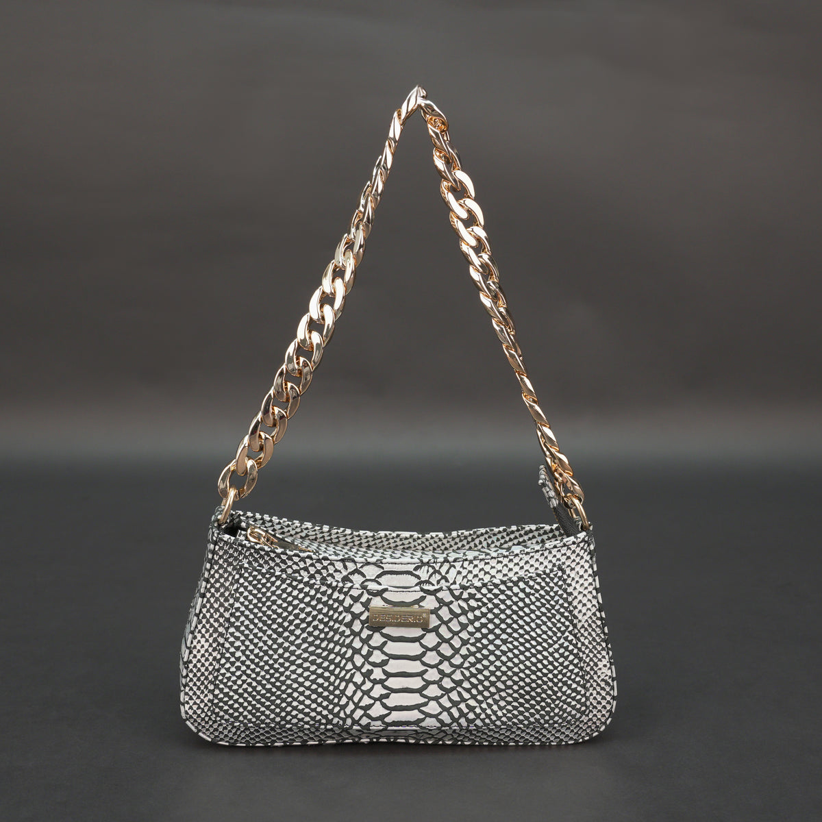 Real Leather Handbag With Gold Chain #Desiderio #LeatherHandbag #RealLeather #GoldChainBag #WomensBag #PremiumLeather #FashionAccessories