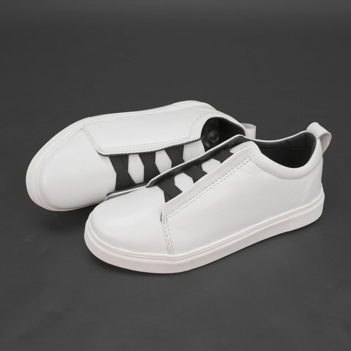 Real Leather Brando Sneakers
#Desiderio #DesiderioShoes #LeatherShoes #CasualShoes #SneakerShoes #MensFootwear #GenuineLeather #RealLeather