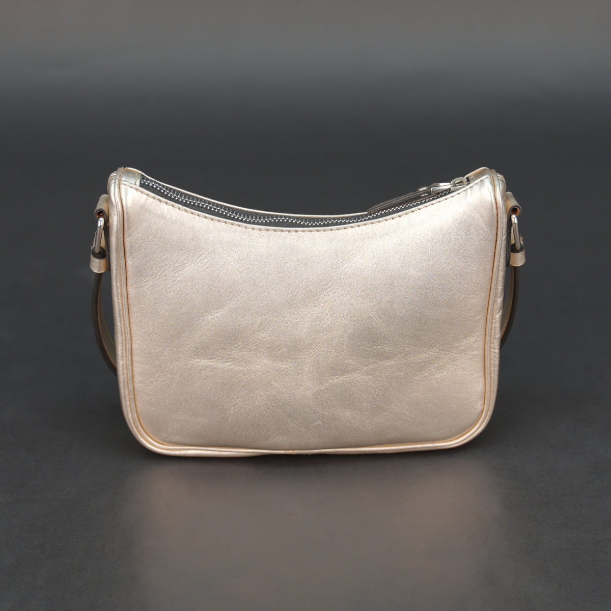 Small-Sized Metallic Leather Hand Bag #Desiderio #DesiderioBags #GenuineLeather #LeatherBag #HandBag #WomensBag #LeatherAccessories #EverydayStyle