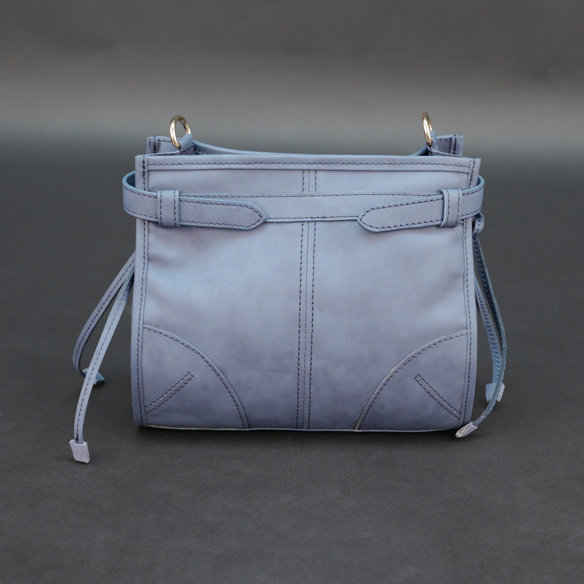 Small-Sized Light Blue Leather Shoulder & Top Handle Bag
#Desiderio #DesiderioBags #GenuineLeather #LeatherBag #ShoulderBag #TopHandleBag #WomensBag #LeatherAccessories