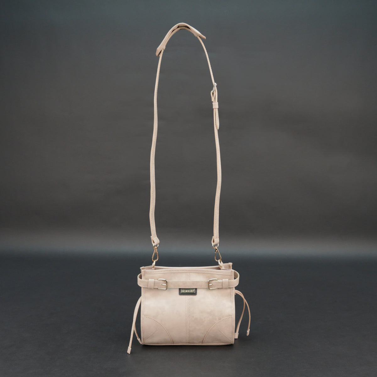 Small-Sized Cream Leather Shoulder & Top Handle Bag #Desiderio #DesiderioBags #GenuineLeather #LeatherBag #ShoulderBag #TopHandleBag #WomensBag #LeatherAccessories