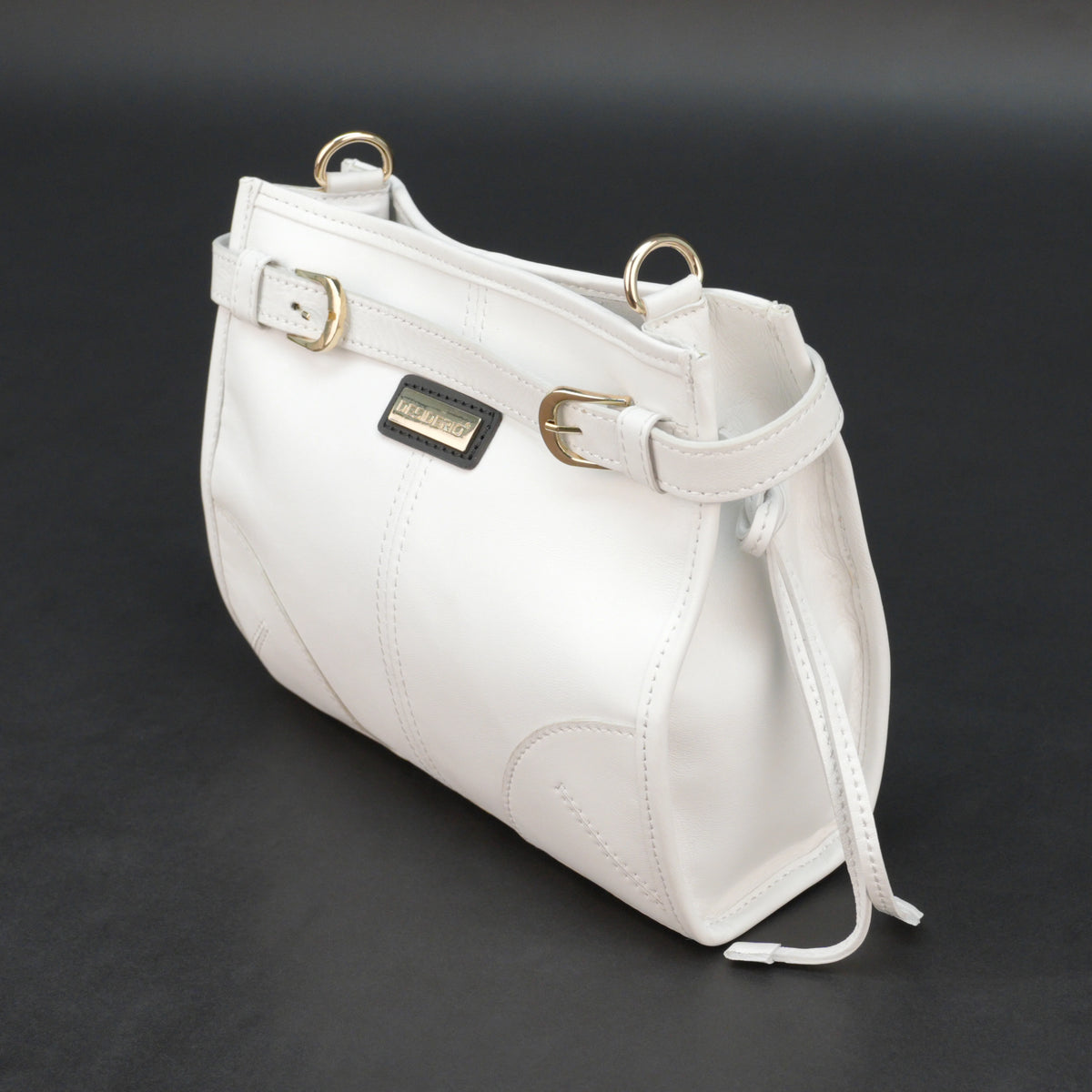 Small-Sized White Leather Shoulder Bag #Desiderio #DesiderioBags #GenuineLeather #LeatherBag #ShoulderBag #WomensBag #LeatherAccessories #EverydayStyle