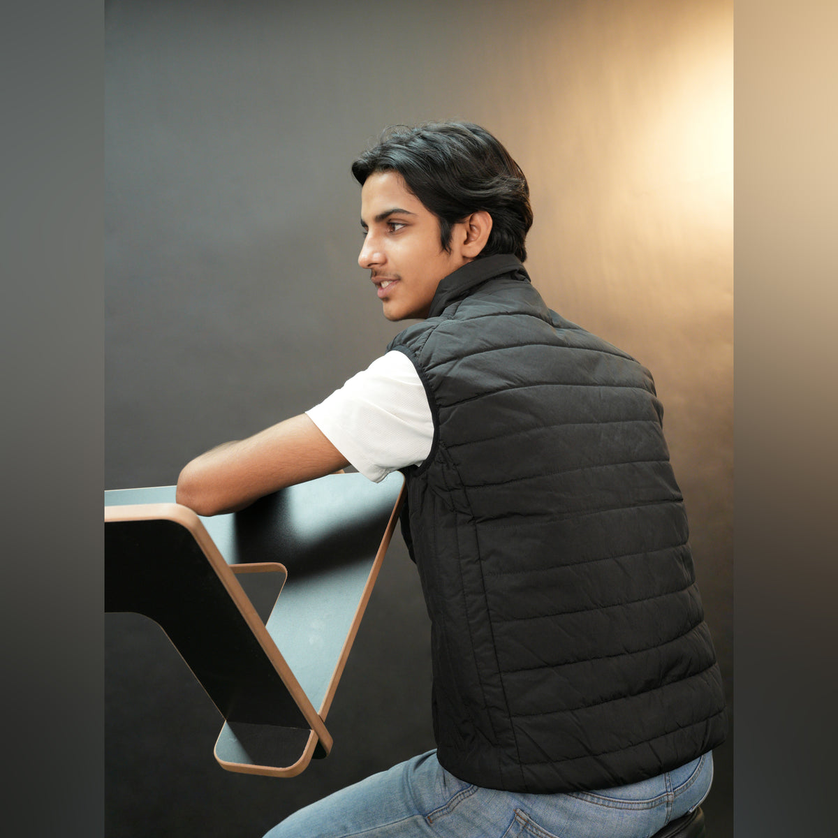 Teen Puffer Vest in Black – Lightweight Winter Sleeveless Jacket
#Desiderio #PufferVest #TeenWear #WinterVest #SleevelessJacket #BlackPuffer #Outerwear #WinterFashion