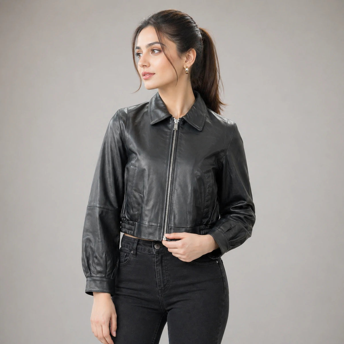 Women’s Black Cropped Leather Bomber Jacket #Desiderio #LeatherJacket #WomensJacket #CroppedJacket #LeatherBomber #GenuineLeather #PremiumLeather #FashionOuterwear