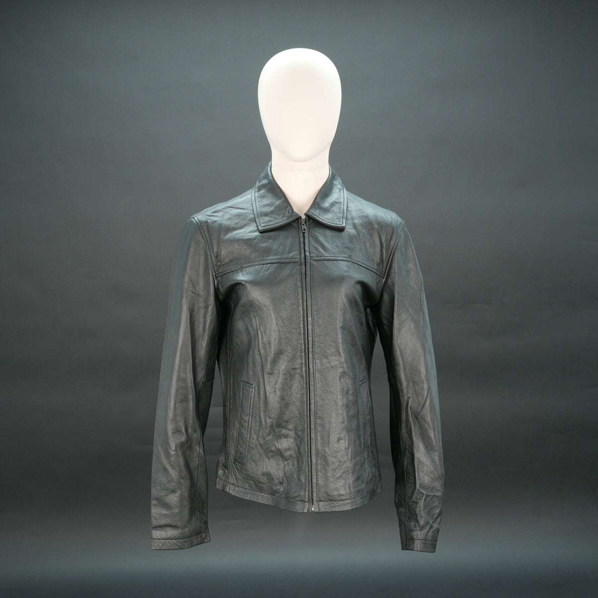 Women's Black Leather Cafe Racer Jacket - Zip-Up Collared Moto Jacket
#Desiderio #LeatherJacket #CafeRacer #MotoJacket #WomensFashion