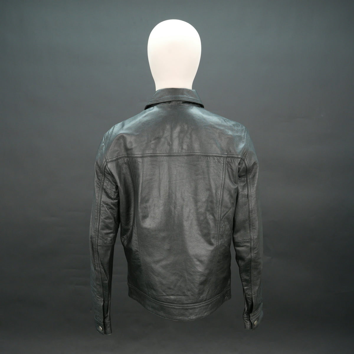Women's Black Leather Trucker Jacket - Button Up Collared Leather Shacket #Desiderio #LeatherJacket #TruckerJacket #WomensFashion #LeatherShacket