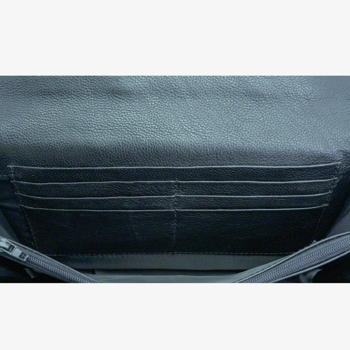 Women's Push Lock Leather Clutch
#Desiderio #DesiderioBags #GenuineLeather #LeatherClutch #ClutchBag #WomensAccessories #LeatherAccessories #LuxuryStyle