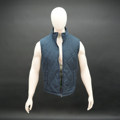 Lightweight navy sleeveless puffer vest with zip closure, side and inside pockets, for layering