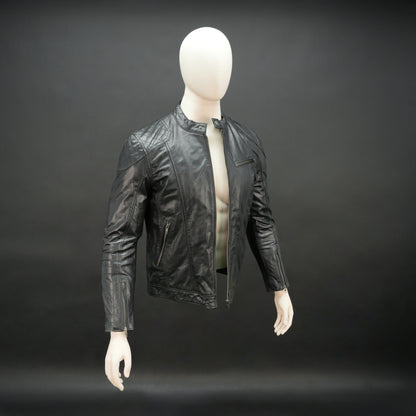 Black jacket model 2212 featuring a front zip closure, two side pockets, an upper right-side front pocket, zip cuffs, an inside zipper pocket, and a snap-button collar. Sleek, modern design with versatile everyday style