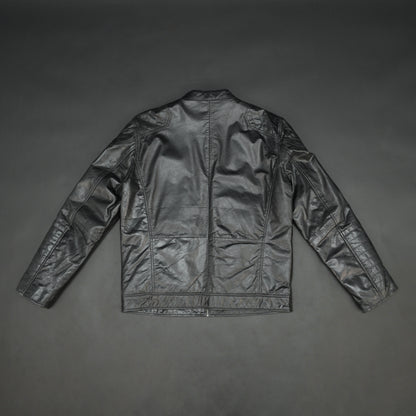 Black jacket model 2212 featuring a front zip closure, two side pockets, an upper right-side front pocket, zip cuffs, an inside zipper pocket, and a snap-button collar. Sleek, modern design with versatile everyday style