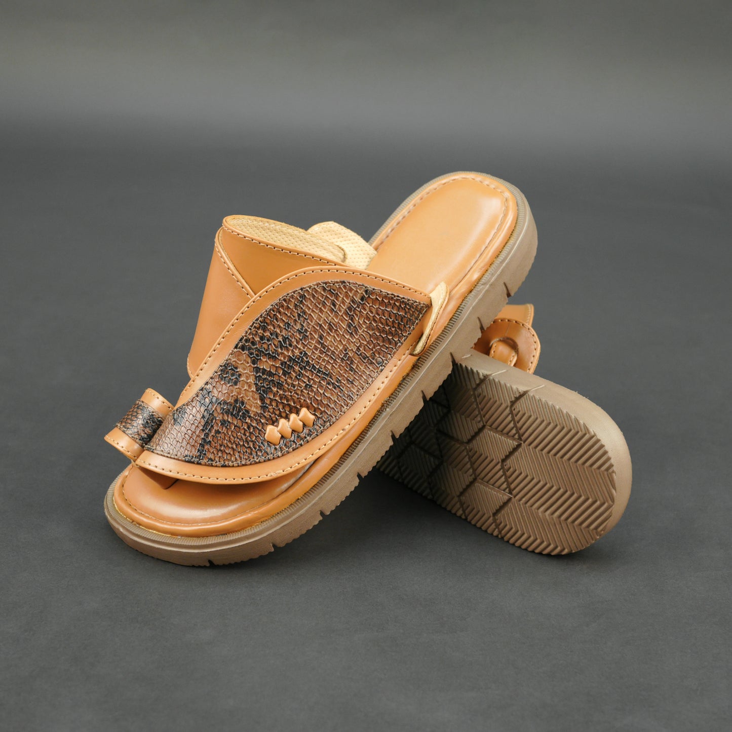 Arabic Chapal Snake Print
#Desiderio #DesiderioShoes #ArabicChapal #SnakePrint #MensFootwear #LeatherShoes #TraditionalFootwear #PremiumFootwear