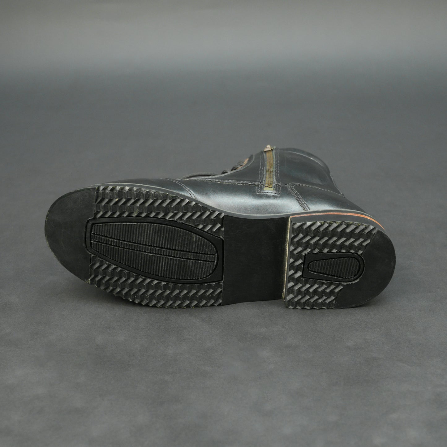 Black high-ankle bovine leather motorbike boots.