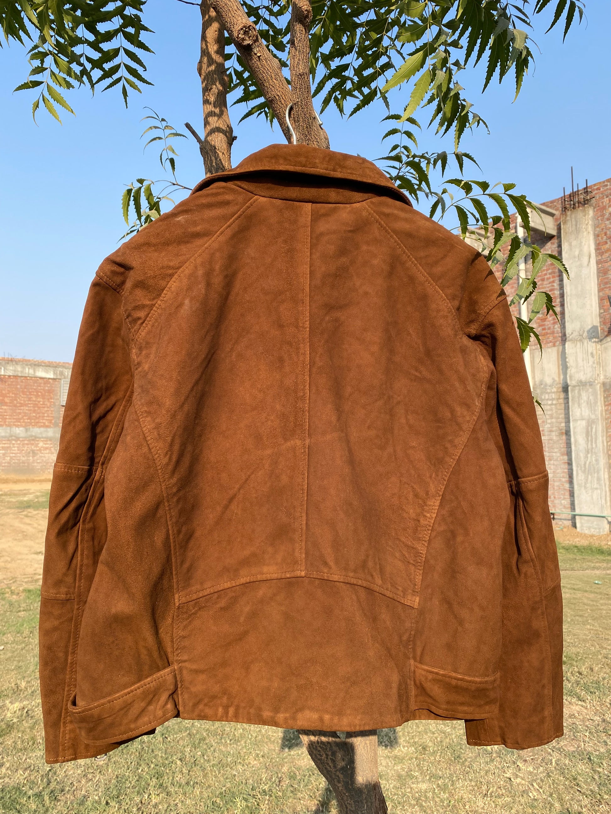 #LeatherJacket #LeatherStyle #ClassicLeather #BikerJacket #StreetStyle #TimelessFashion #RockChic #LeatherWear #FashionJacket #SustainableFashion #JacketGoals #TrendyStyle #UrbanFashion #BoldAndStylish #LuxuryLeather #EdgyFashion #VintageLeather