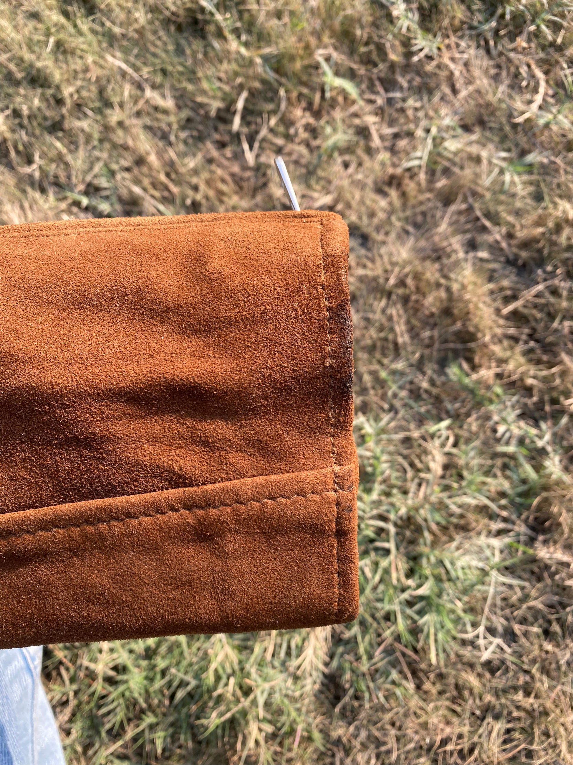 #LeatherJacket #LeatherStyle #ClassicLeather #BikerJacket #StreetStyle #TimelessFashion #RockChic #LeatherWear #FashionJacket #SustainableFashion #JacketGoals #TrendyStyle #UrbanFashion #BoldAndStylish #LuxuryLeather #EdgyFashion #VintageLeather
