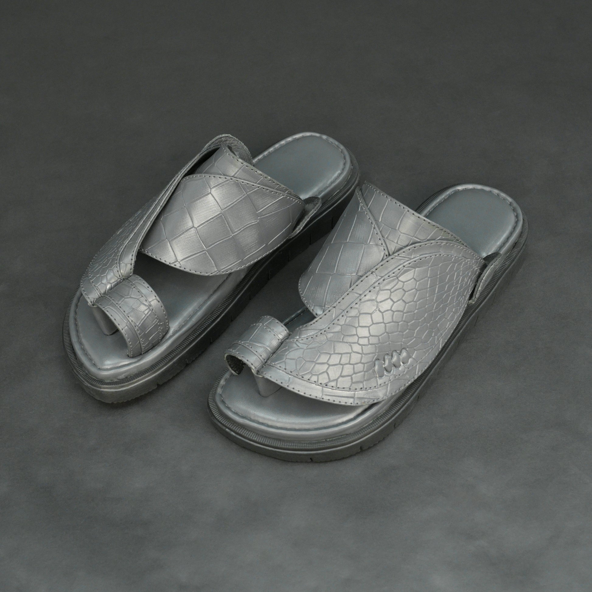 Arabic Chappal Croco Print
#Desiderio #DesiderioShoes #ArabicChappal #CrocoPrint #MensFootwear #LeatherShoes #TraditionalFootwear #PremiumFootwear