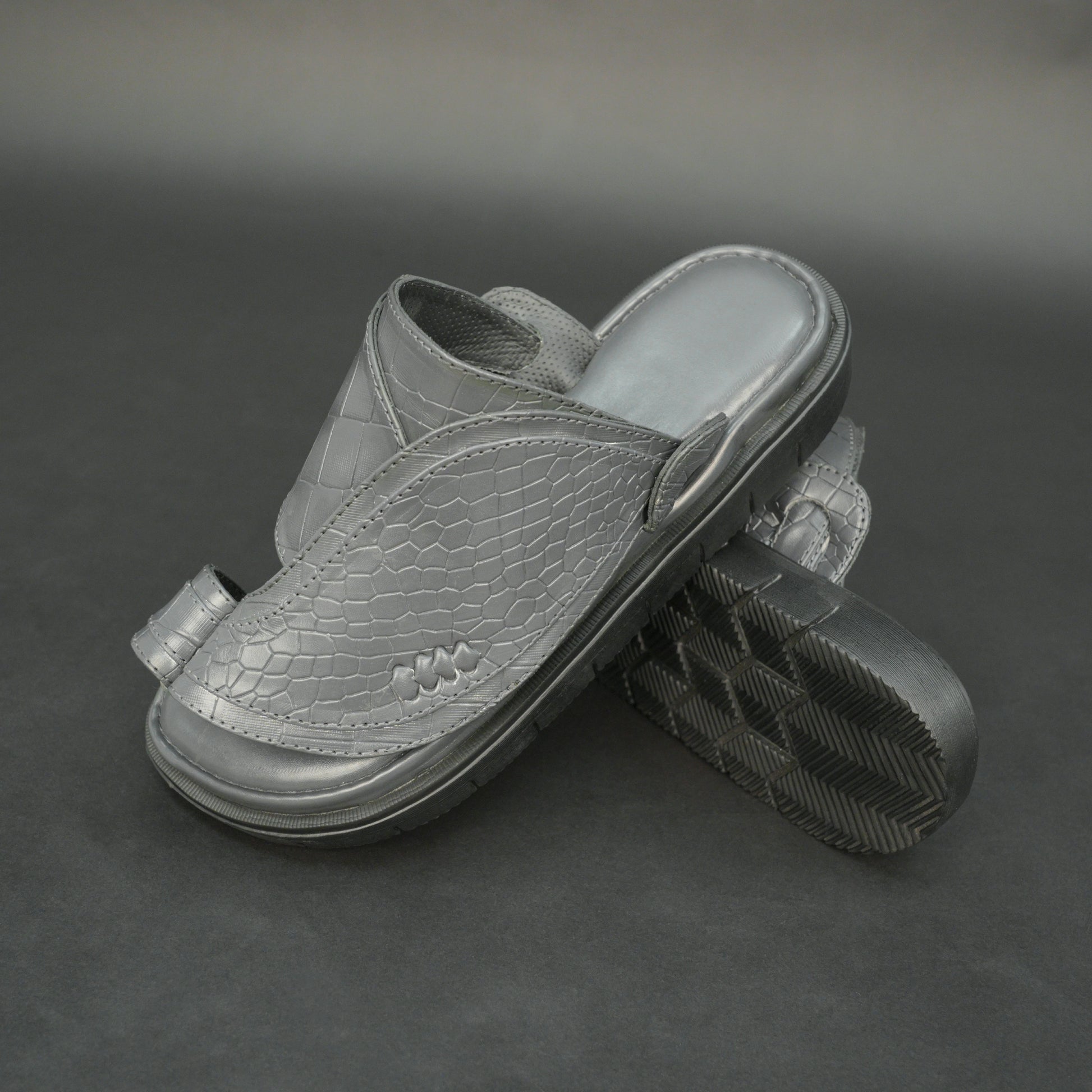 Arabic Chappal Croco Print
#Desiderio #DesiderioShoes #ArabicChappal #CrocoPrint #MensFootwear #LeatherShoes #TraditionalFootwear #PremiumFootwear