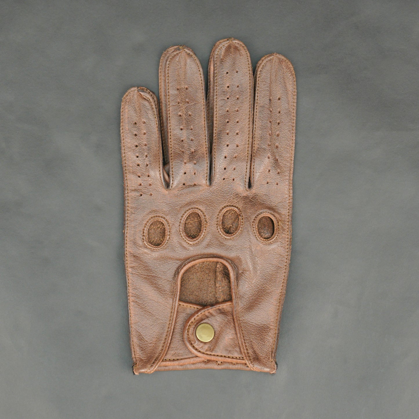 Kid Buffalo Brown Driving Gloves – Premium Breathable Grip Gloves
#Desiderio #DesiderioShoes #DrivingGloves #KidBuffaloLeather #GenuineLeather #MensAccessories #PremiumLeather #GripGloves