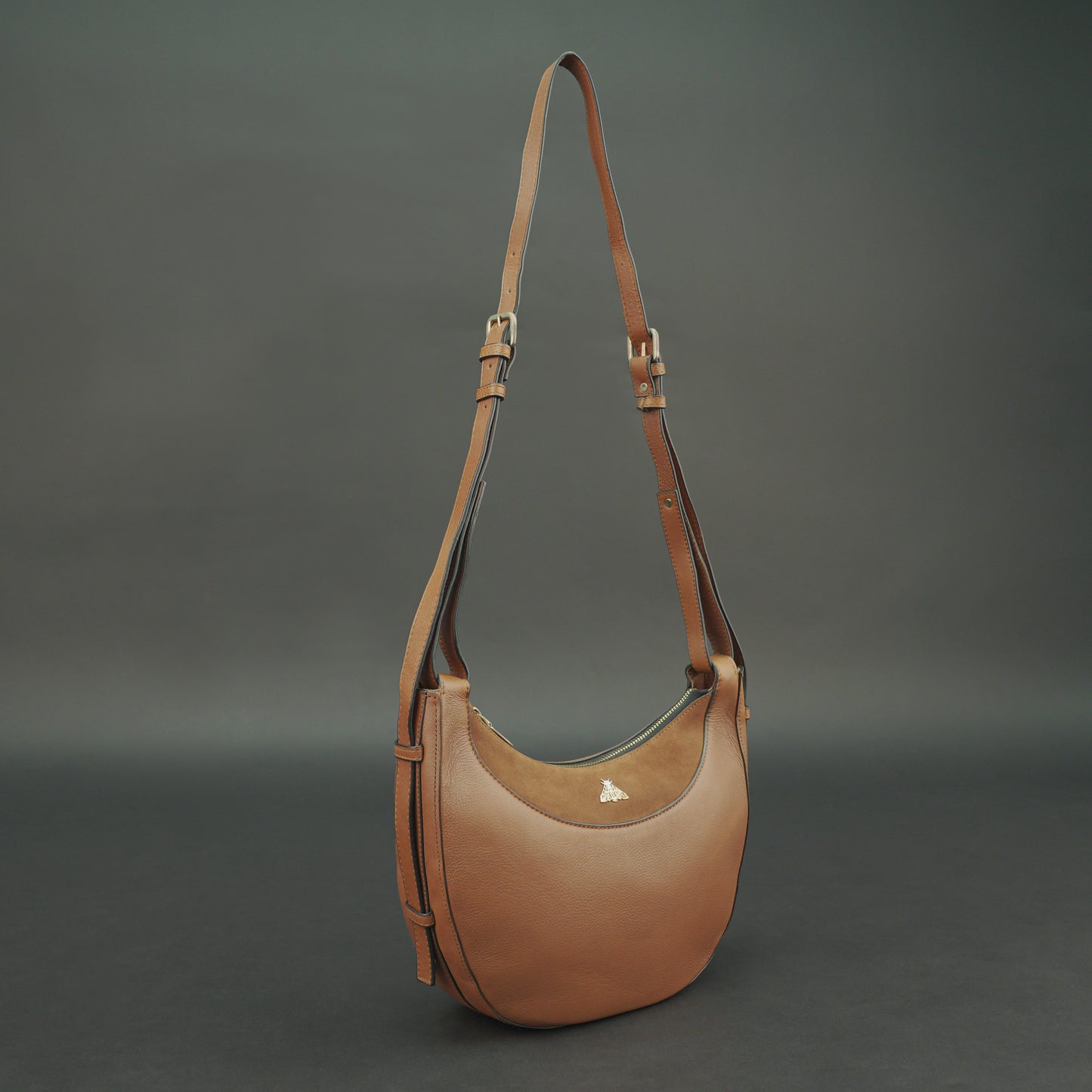 Leather Loop Bag in 100% genuine cowhide leather featuring an elegant loop handle, spacious interior, and durable stitching—perfect for work and everyday casual wear.