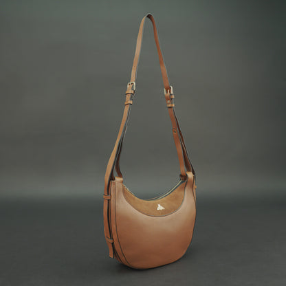 Leather Loop Bag in 100% genuine cowhide leather featuring an elegant loop handle, spacious interior, and durable stitching—perfect for work and everyday casual wear.