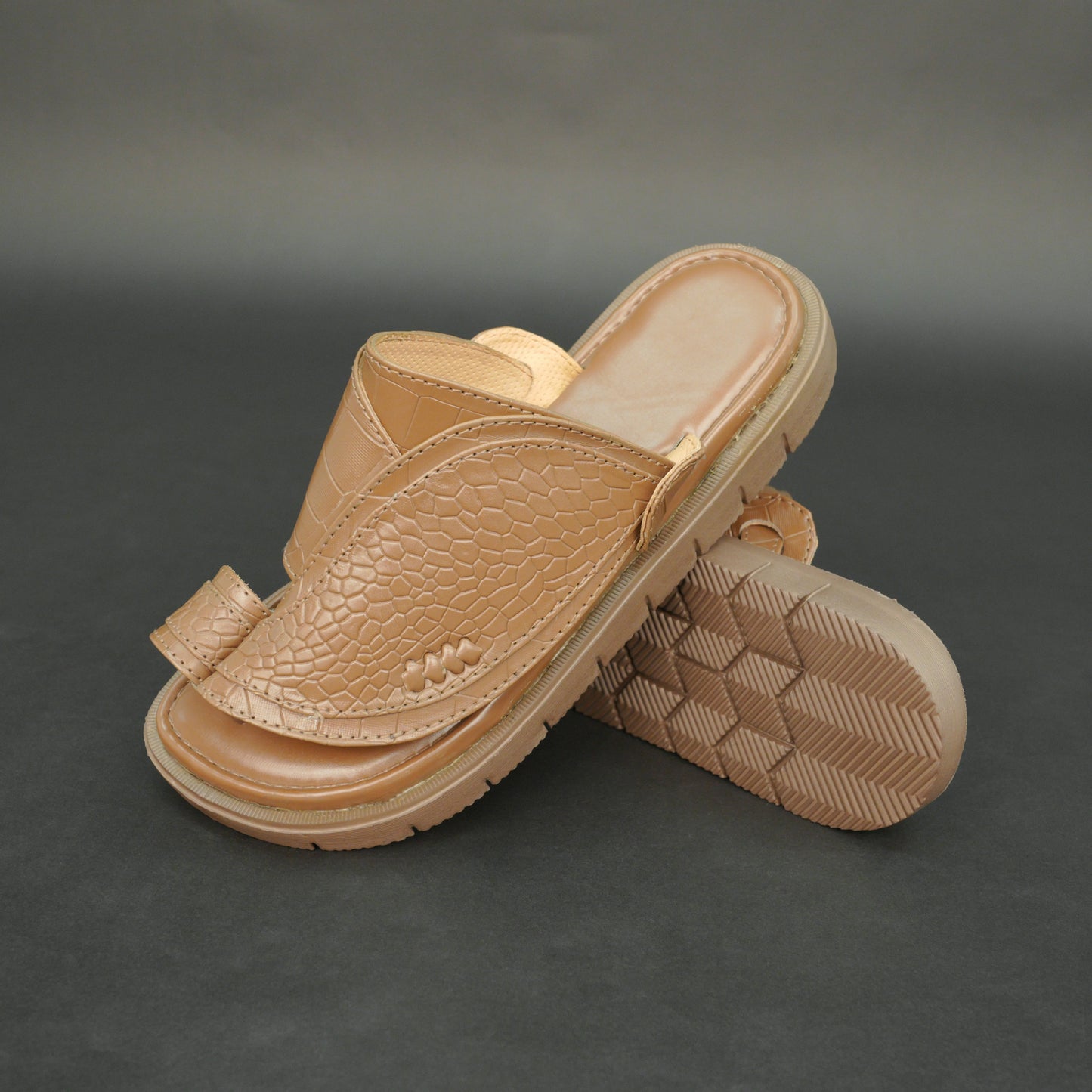 Arabic Chappal Croco Print
#Desiderio #DesiderioShoes #ArabicChappal #CrocoPrint #MensFootwear #GenuineLeather #TraditionalFootwear #PremiumLeather