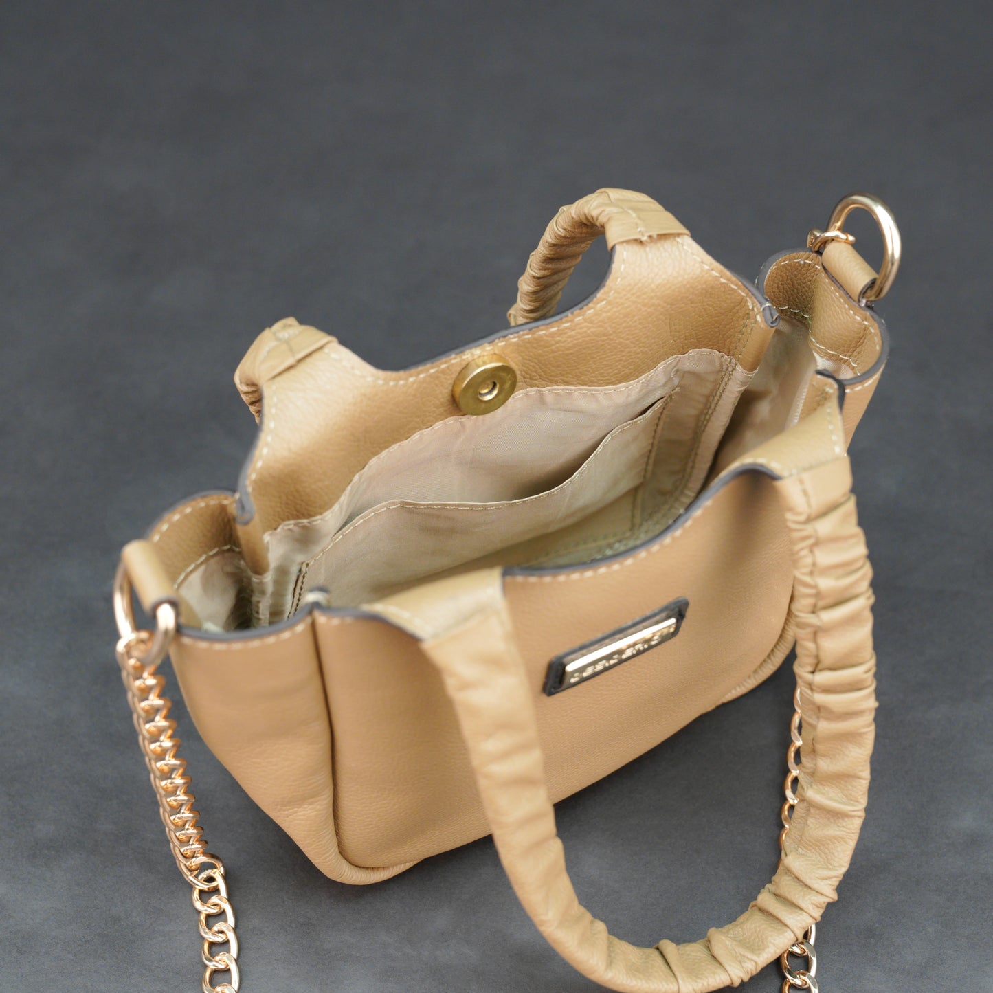 Beige cow Bamie leather bag with straps and pockets.