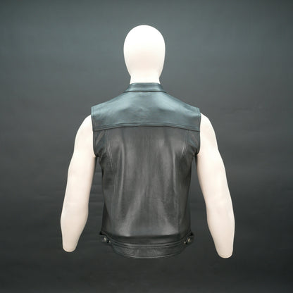 Men's Black Leather Vest - Zip-Up Mandarin Collar Biker Vest
#Desiderio #LeatherVest #BikerVest #MensFashion #MotorcycleGear