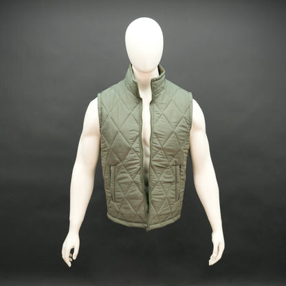 Men’s green lightweight quilted puffer gilet sleeveless zip vest with pockets for layering.